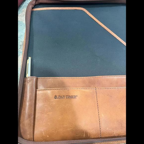 Vintage Distressed 10.5" Brown Leather Day Timer Planner 7 Ring Zip Binder - Picture 3 of 7